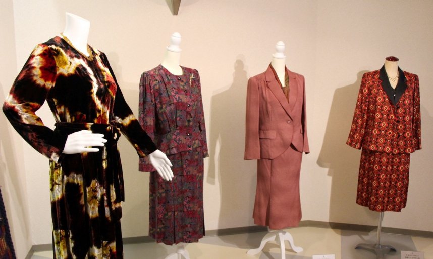 村川さん手作りの洋服、今では珍しい素材も使用されている