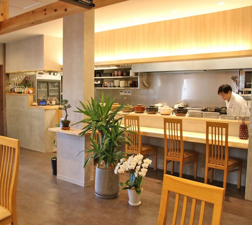 ナ佳宵（なかしょう）店内