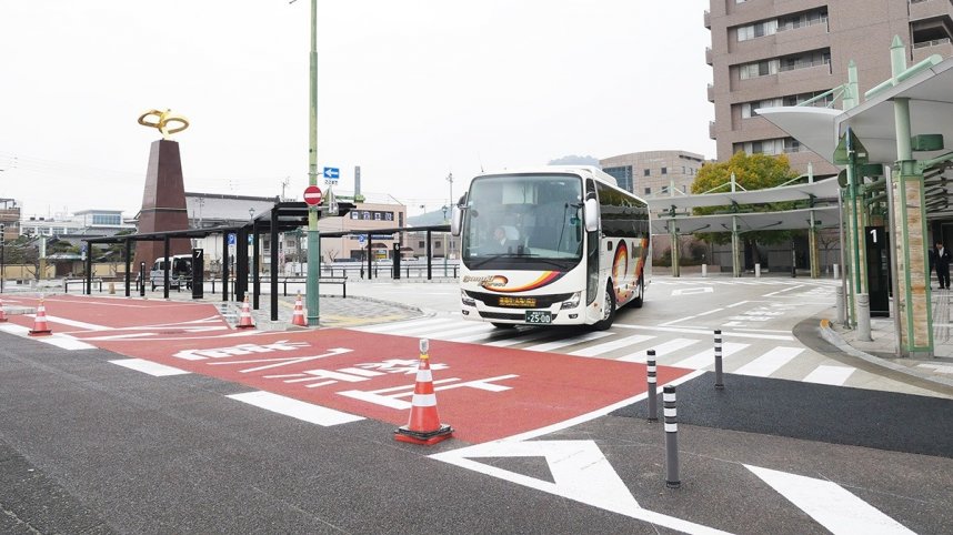 ３月１日から供用が始まる坂出駅南口のバスターミナル＝香川県坂出市駒止町