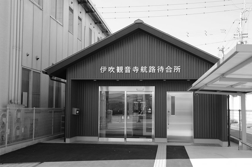 完成した「伊吹観音寺航路待合所」＝香川県観音寺市港町