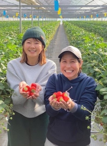 みらいいちごの森田さん（左）と西浦さん＝香川県木田郡三木町井上
