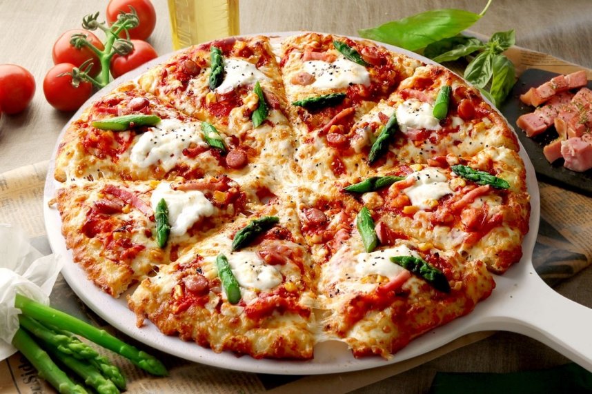 県産アスパラガス「さぬきのめざめ」を使った限定ピザ