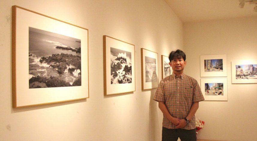 「写真表現の新しい挑戦を見に来て」と話す藤村＝香川県高松市中野町