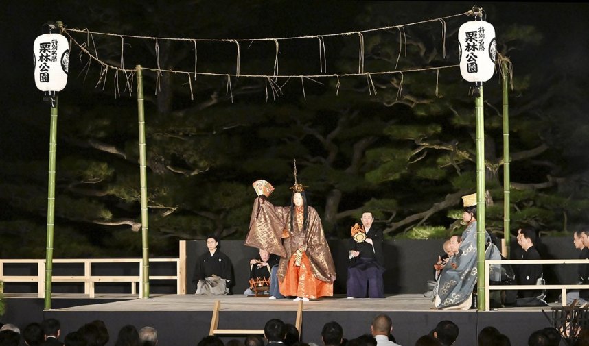 昨年開催された「栗林公園薪能」の様子