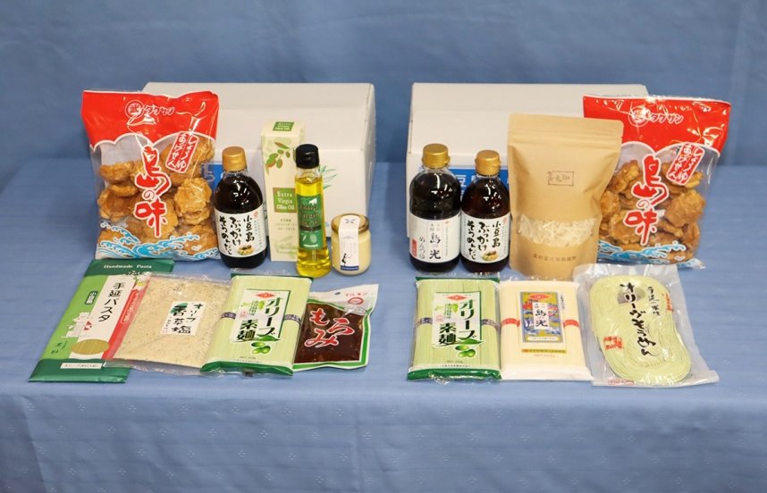 お中元用に販売されている「小豆島オリーブセット」（左）と「小豆島そうめんセット」