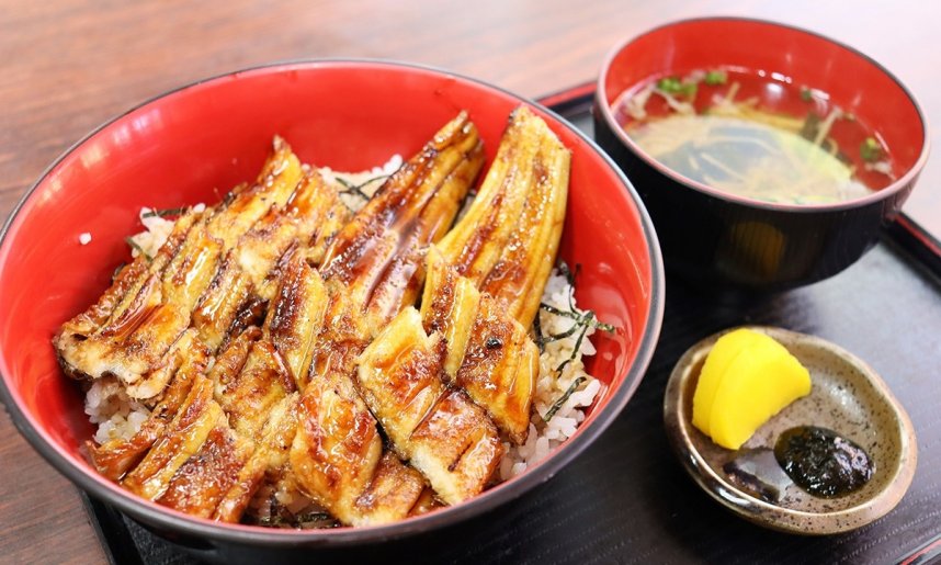絶妙な焼き加減のアナゴと独自で調合したたれが相まって、抜群のおいしさを誇る大盛穴子丼